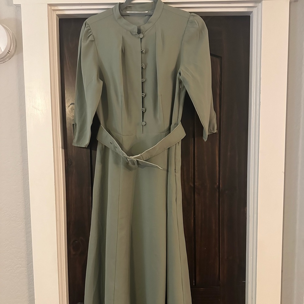 Beautiful, elegant light green dress! In perfect condition, never worn.